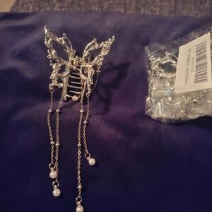 Chic Silver Butterfly Hair Accessory